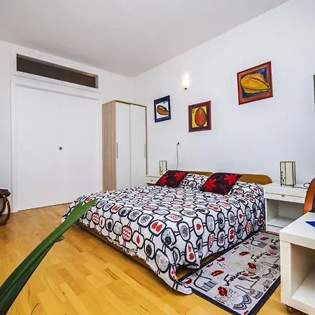 Zozi Apartment *